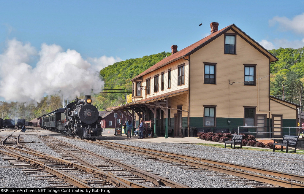 EBT 16 arriving at Orbisonia Station with the first train of the day